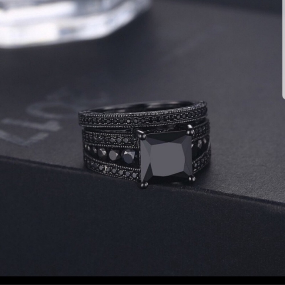 18K Black sapphire gorgeous ring 💍 - Picture 5 of 5